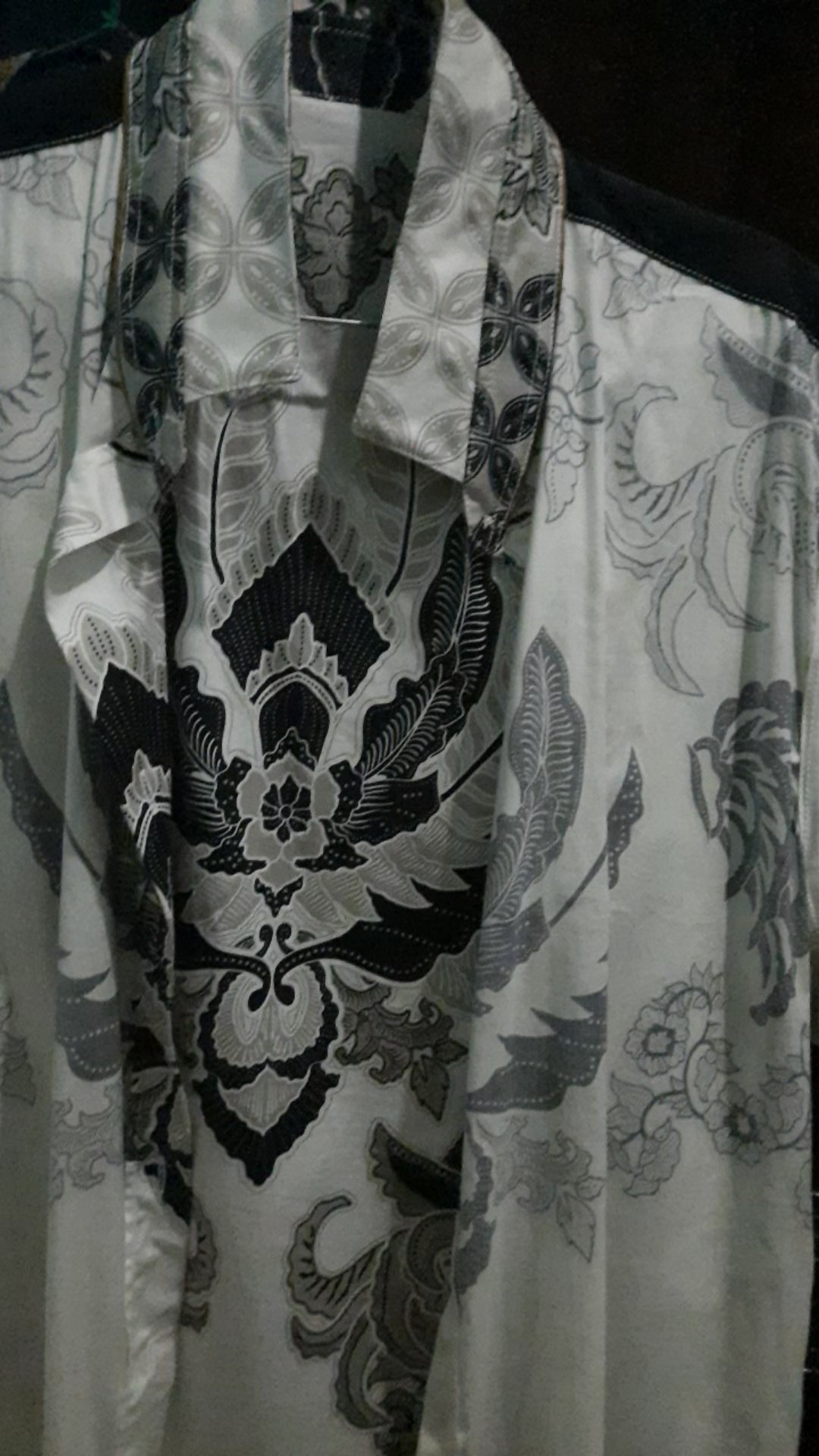 Manzone Kemeja Batik Pria Lengan Pendek Modern Fit Laksmada-white