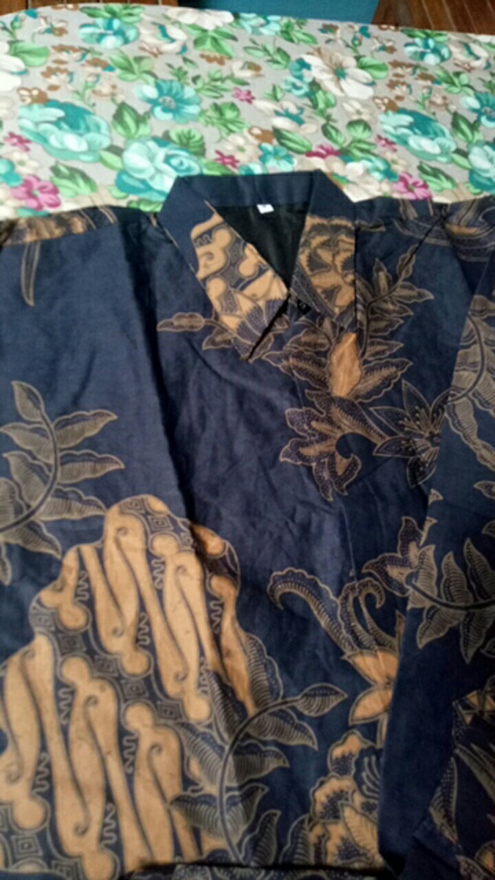 Kemeja Batik Navy Lengan Panjang Bahan Katun Halus Motif Peksi