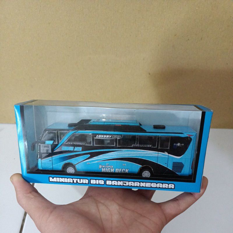 Miniatur Bis Subur Jaya Captain Amerika Skala 1 : 64 ( Seukuran Hot Wheels )