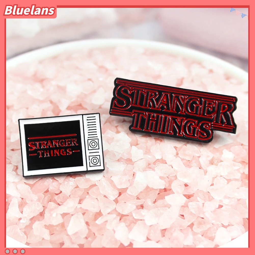 Bluelans Pin Bros Lencana Desain Kartun TV Tulisan Inggris Stranger Things Untuk Dekorasi Pakaian