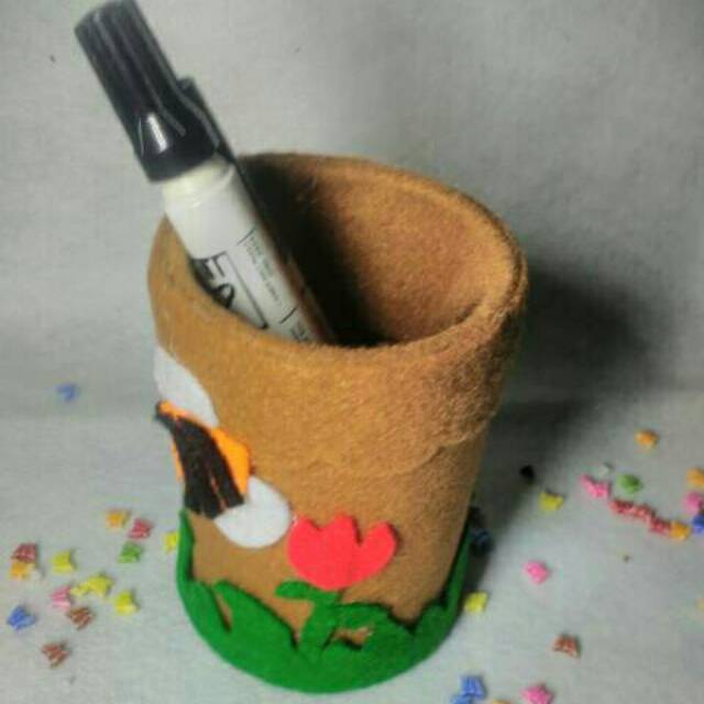 

Tempat pensil bulat/Tempat pensil kaleng/