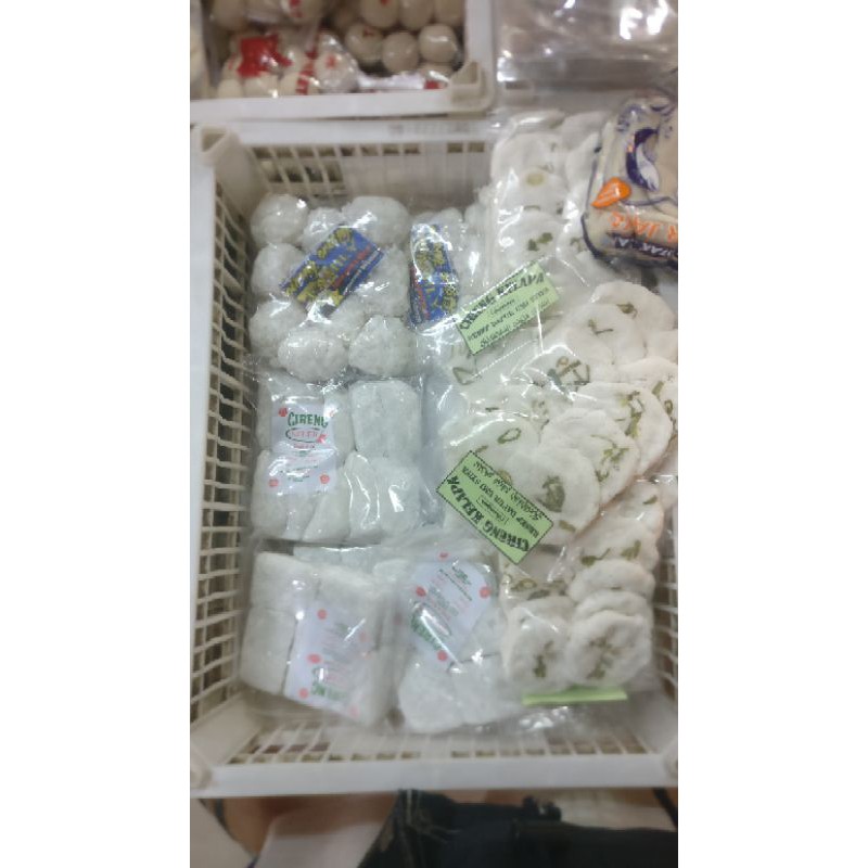

Berbagai macam makanan ringan
