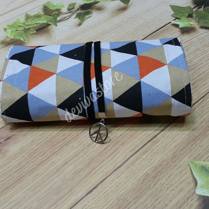 

Promo Bulan Ini Roll Pencil Case / Tempat Pensil Gulung - Tribal Bagus