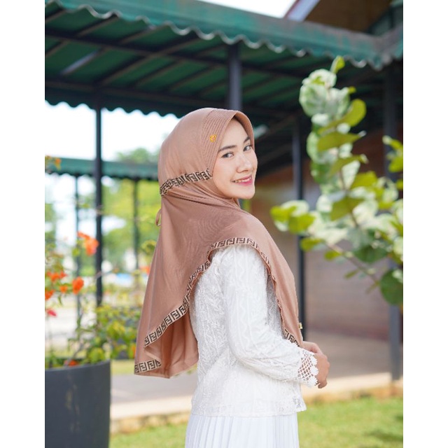 HIJAB FENDI DEWASA PREMIUM BY DESMONDA HIJAB