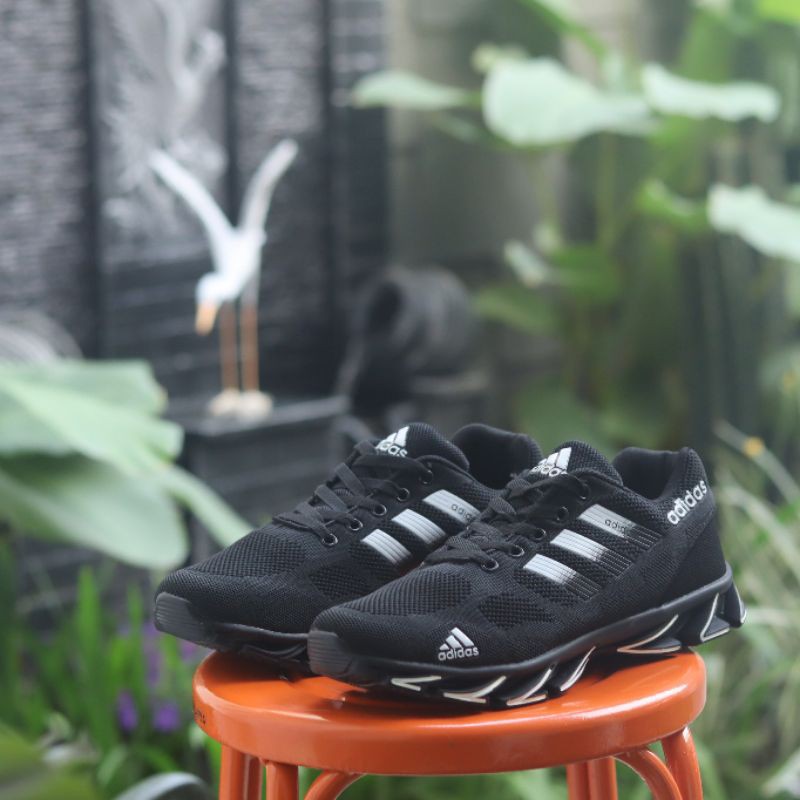 SEPATU ADIDAS PRIA - SEPATU LARI PRIA ADIDAS SPRINGBLADE PRIA SIZE 39-44