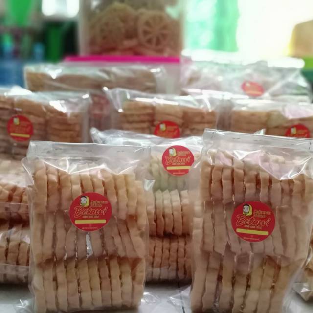 

Kue kembang goyang khas betawi