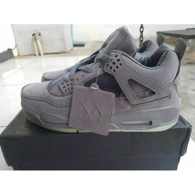 Sepatu Basket Air Jordan 4 Kaws Grey