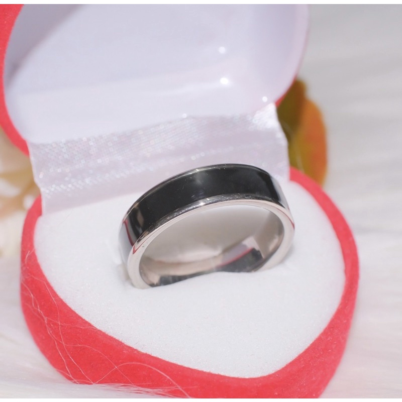 cincin kawin dan tunangan lis hitam anti karat dan anti alergi lapis emas gratis kotak cincin