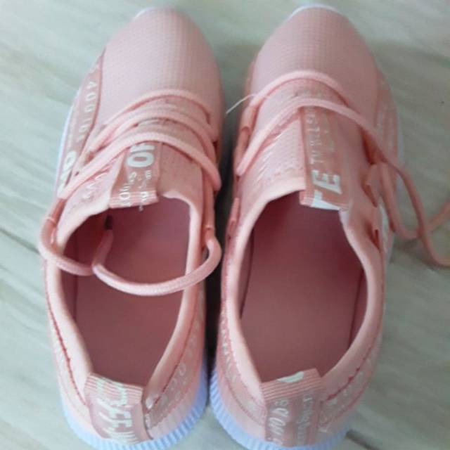 Sepatu anak. SEPATU LUCU. SEPATU OLAHRAGA.Sepatu . Sepatu Wanita.Sepatu Impor