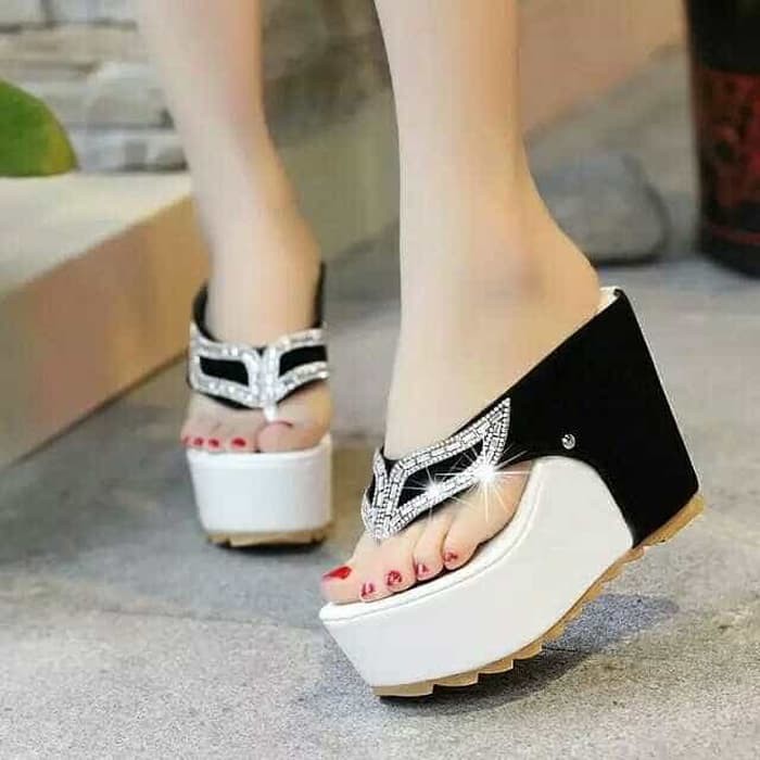 HX91 Sandal Wedges Wanita Terbaru Bali Jepun Warna Yn3Yv2 Thorny Wedges By Salvaverra - ,