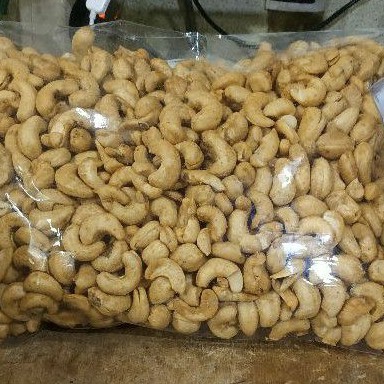 

Kacang mede panggang 1kg super