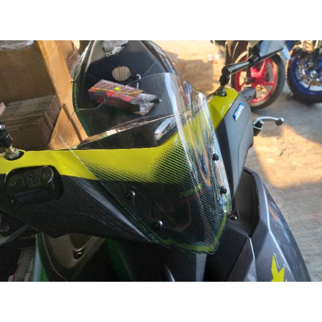 VISOR AEROX KARBON MHR WARNA PUTIH DAN RIBEN