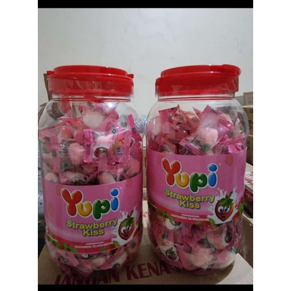 

yupi kiss toples