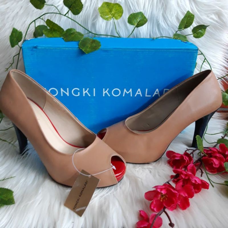 SEPATU HIGH HEELS YONGKI KOMALADI