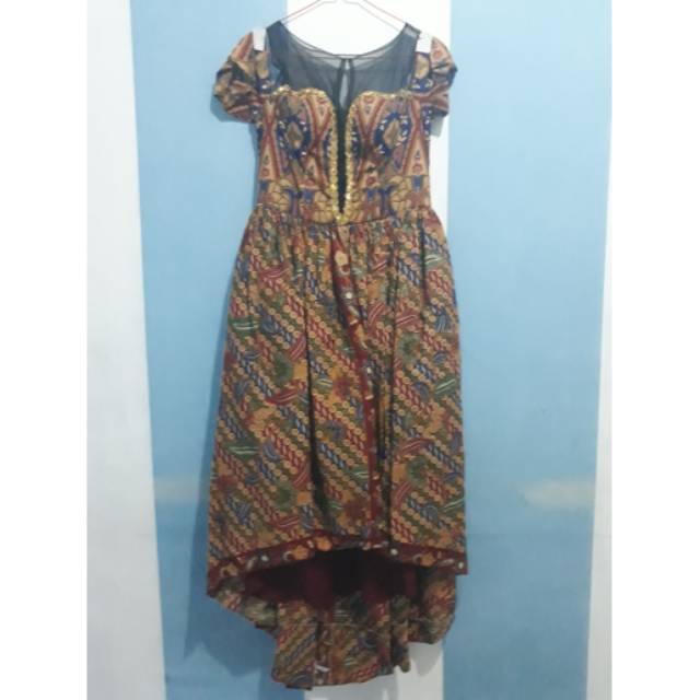gaun batik pesta