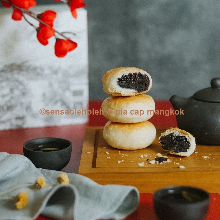 

Kue Pia Cap Mangkok Halal Isi 12 Khas Malang