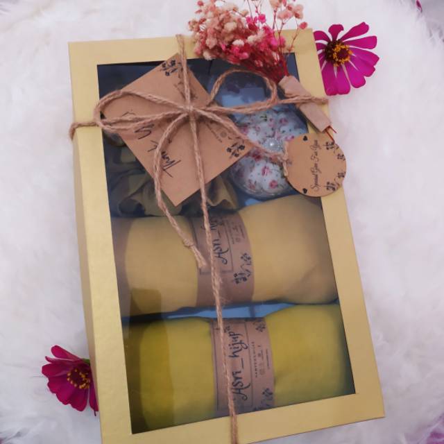 

Paket Hampers Hijab /Gift Wisuda/ Gift wedding /Kado nikah /Kado wisuda/Kado Jilbab /parcel lebaran