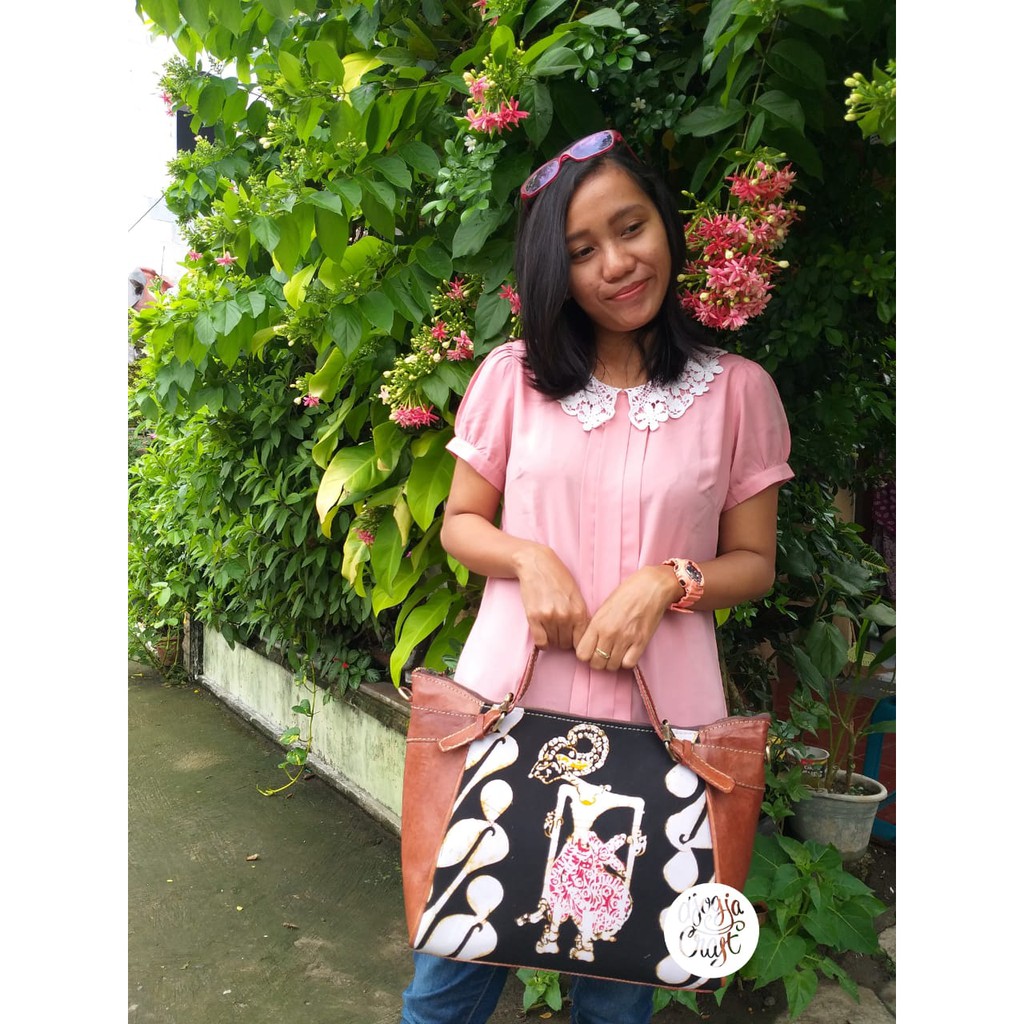 Tas Kulit Perahu Gesper Motif Wayang