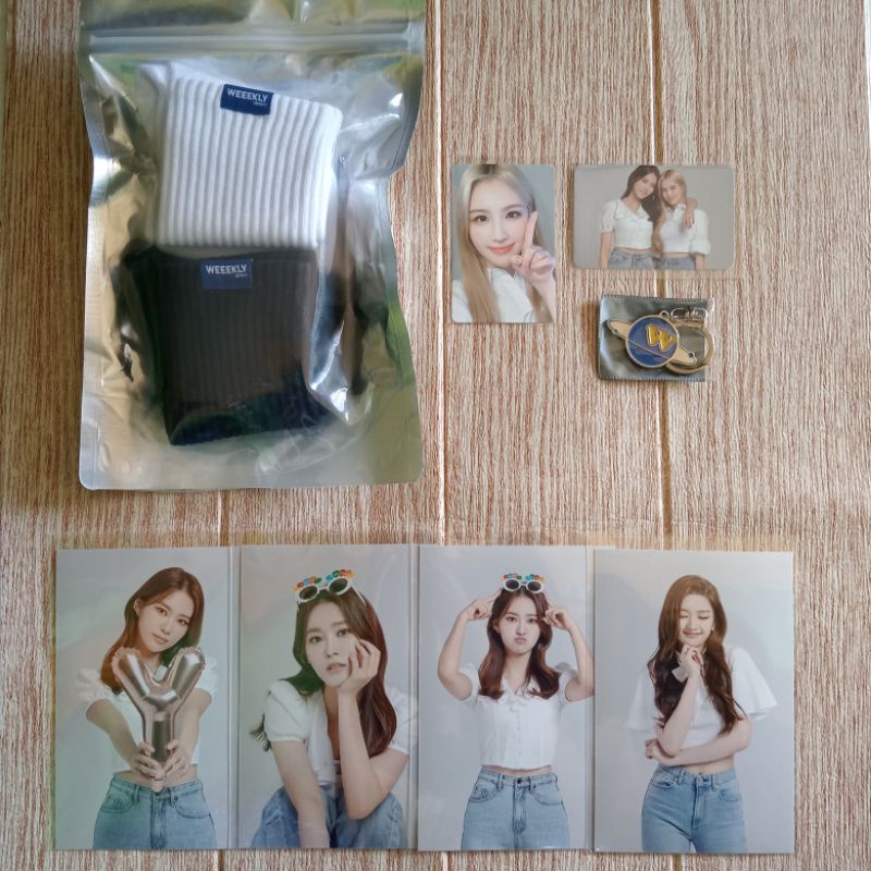 [WTS] weeekly anniversary MD pop up store photocard polaroid id photo