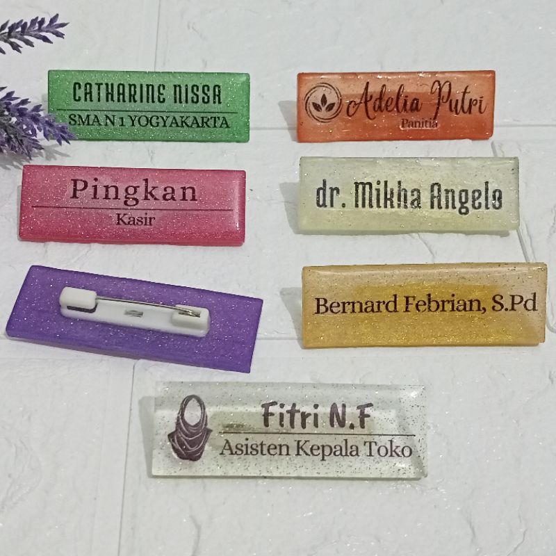 Nametag Unik Pin Lucu Papan Nama Akrilik Resin Custom Warna MAGNET PENITI