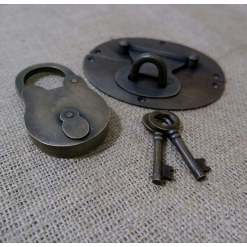 Gembok Batavia Kecil Kuningan antik + Grendel Antik