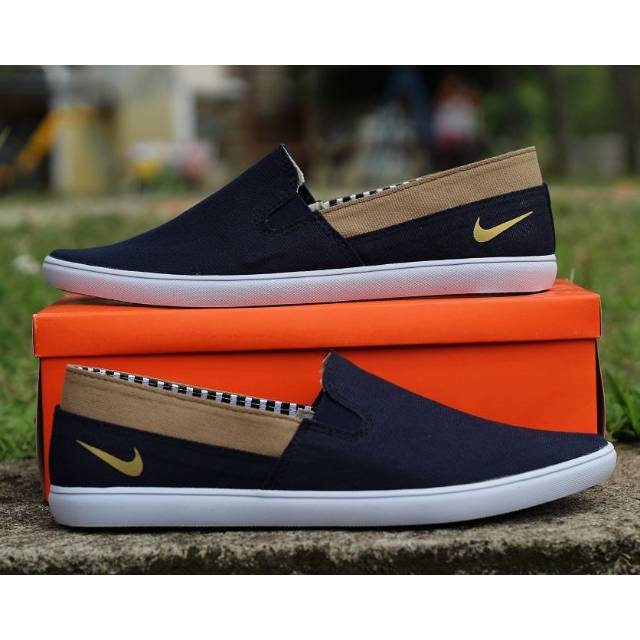 sepatu slip on nike