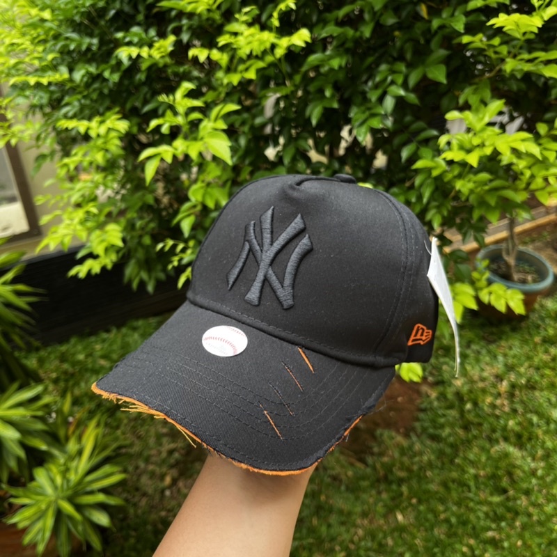 Topi New Era Yankees Hitam Ripped Model Sobek New York NY Original Brand Newo