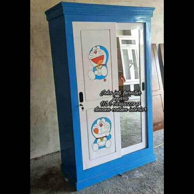 Lemari pakaian motif doraemon