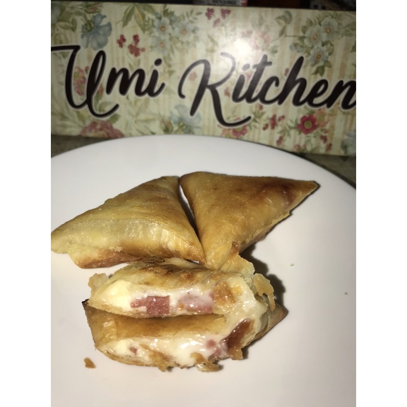 

sambosa beef sauce cheese