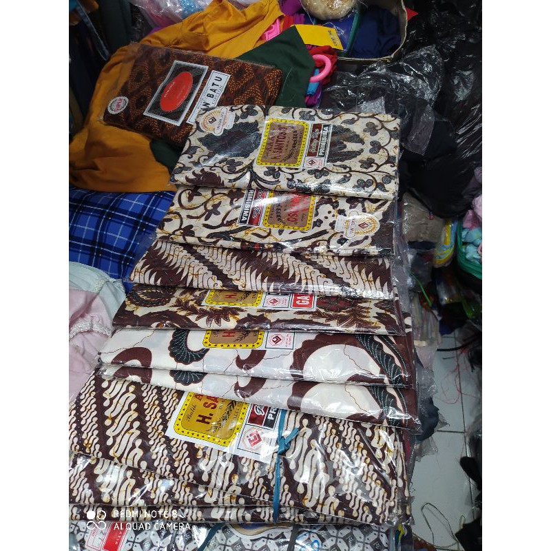 

New jarik santoso A3 dasar putih P225cm L115cm