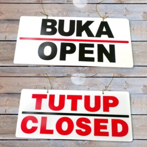 Open Close Pintu / Papan Open Close / Buka Tutup Akrilik (Dua sisi/Bolak Balik, Rantai, Kop Kaca)