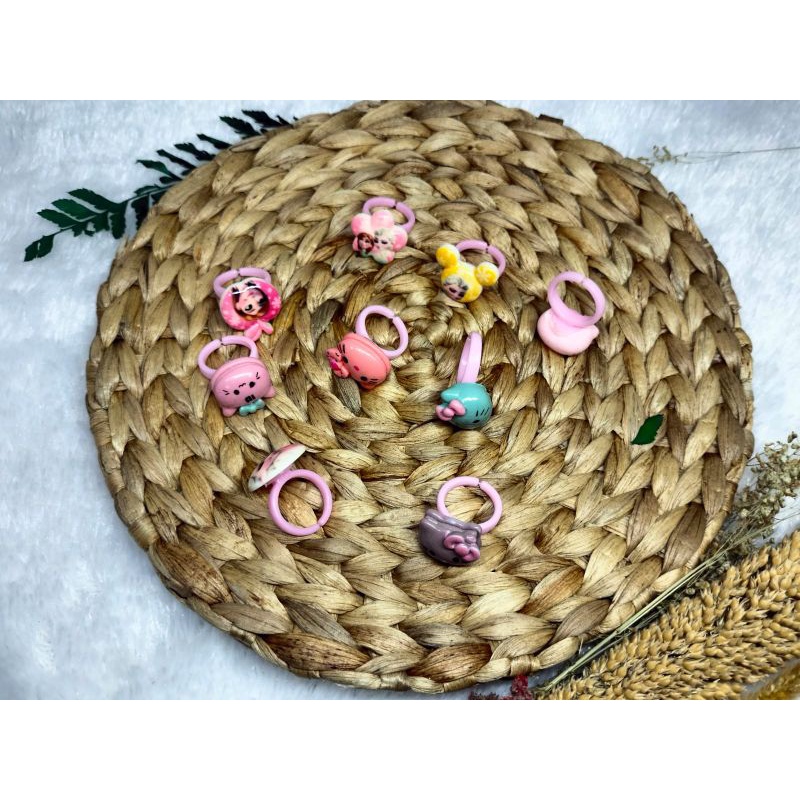 Cincin anak karakter kartun motif random harga/bungkus isi 100 pcs