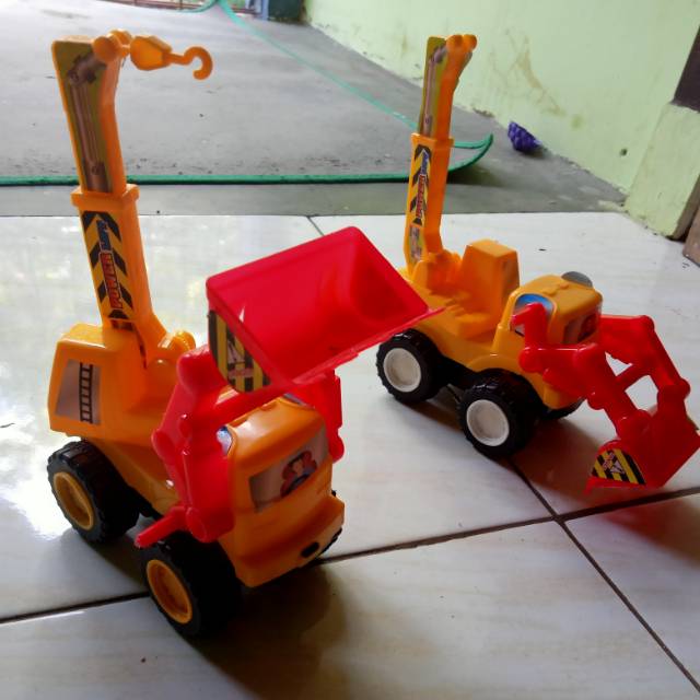 Mobil truk katrol keruk