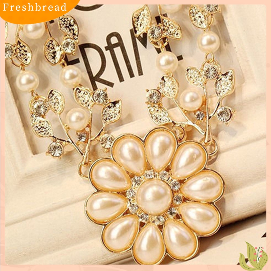 [TERLARIS]Double-Layer Flower Pendant Faux Pearl Elegant Chain Necklace for Dating