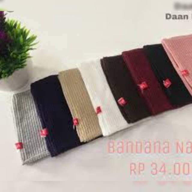 BANDANA RAJUT NAOMI ZOYA
