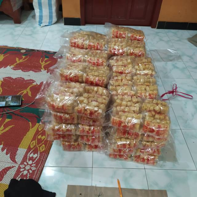 

Kerupuk tahu dadu rasa bawang