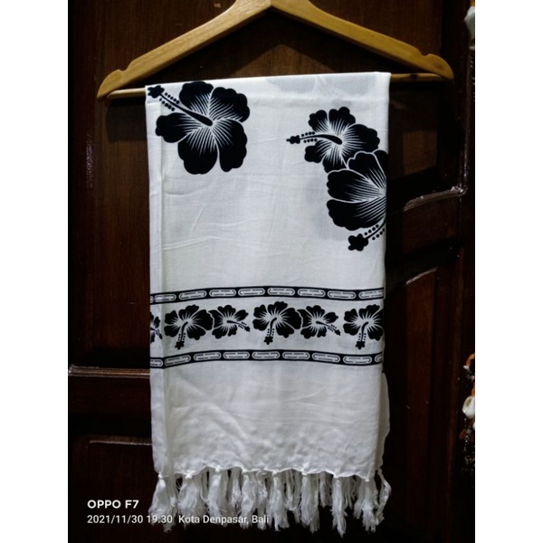 SARUNG PANTAI#SARUNG BALI OLEH OLEH BALI#SARUNG PANTAI BALI#-Bunga putih hitam