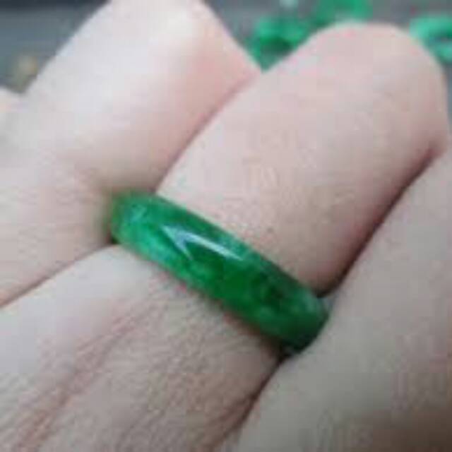 Cincin giok hijau china
