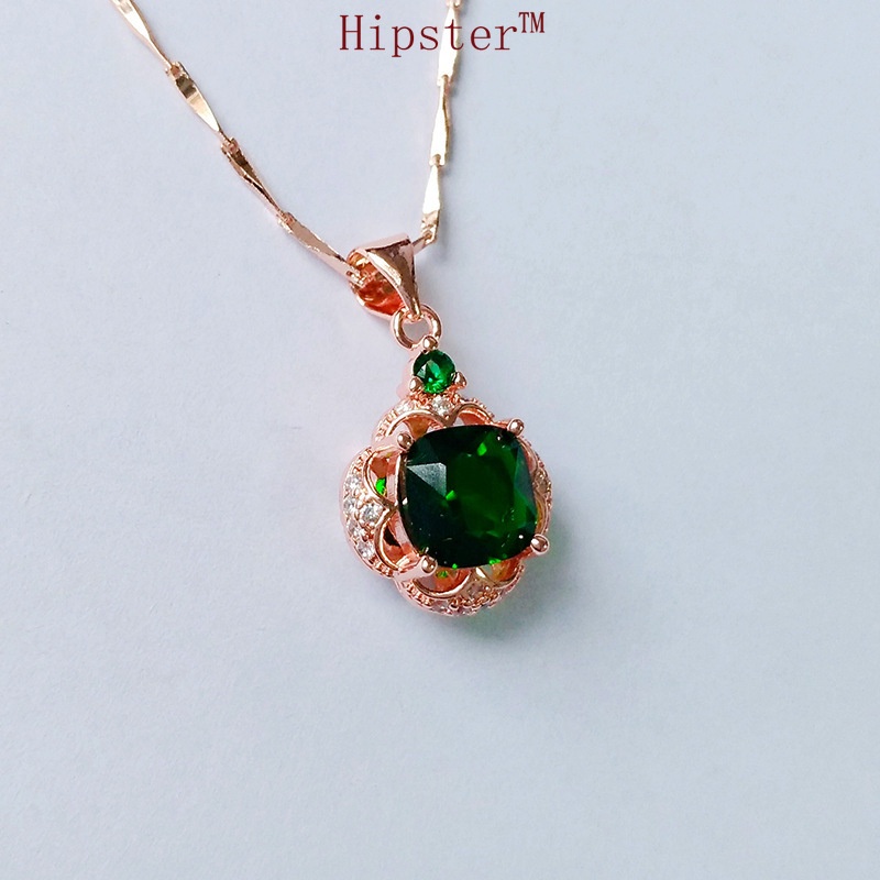 Vintage Luxury Fashion Natural Emerald 18K Rose Gold Pendant Necklace