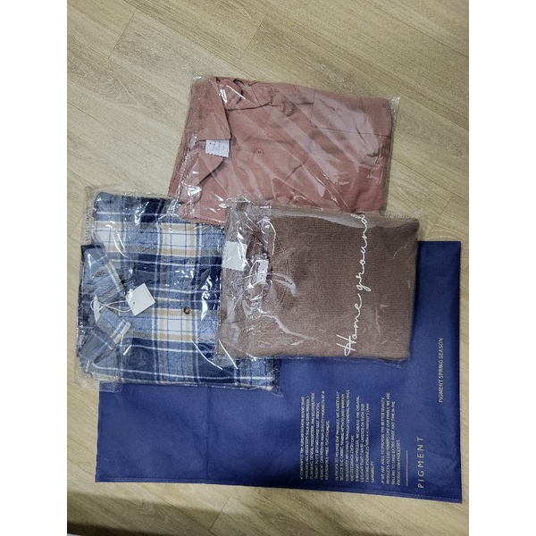 [PELUNASAN] SUGA GUITAR PICK NECKLACE + PIGMENT CLOTHES