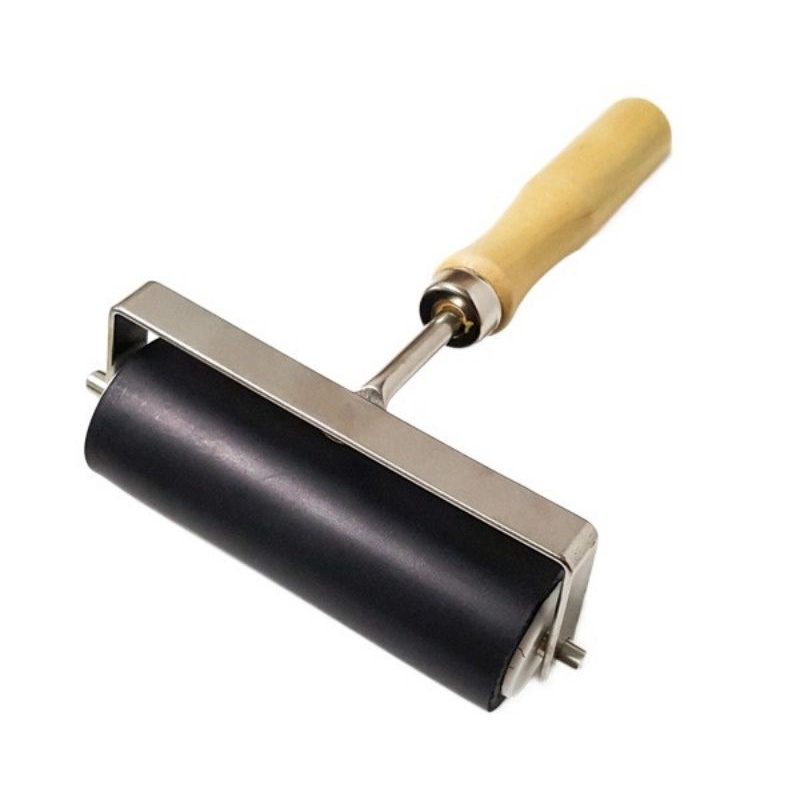 

RUBBER ROLLER 10cm (WOOD HANDLE) / ROLL LINO