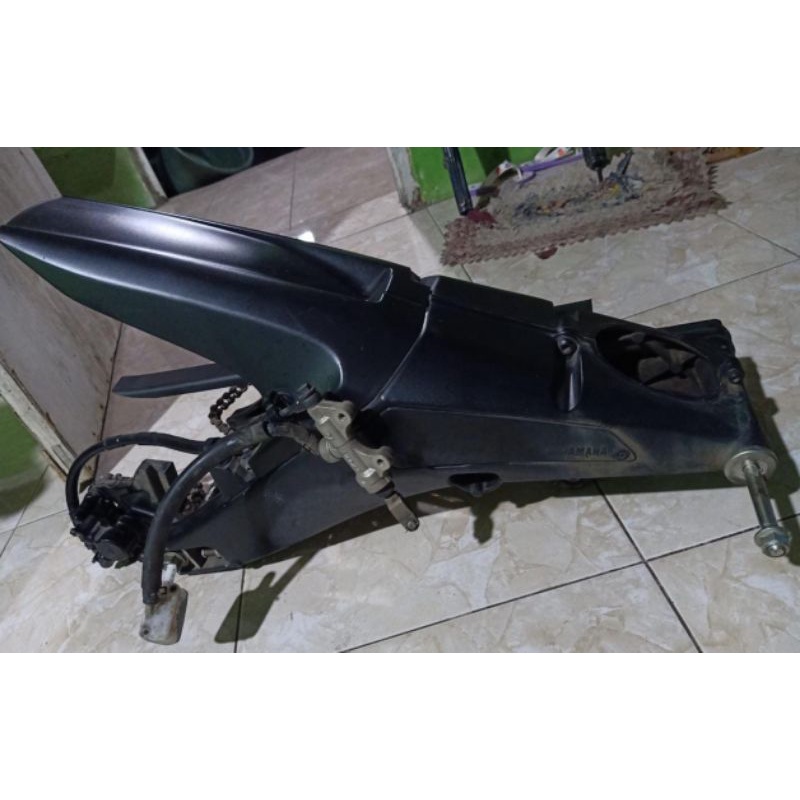 Swing Arm Xabre/R15 V2 Set Original