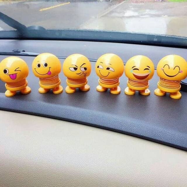 Boneka Emoticon Boneka EMOJI Goyang Panjang Dashboard Mobil