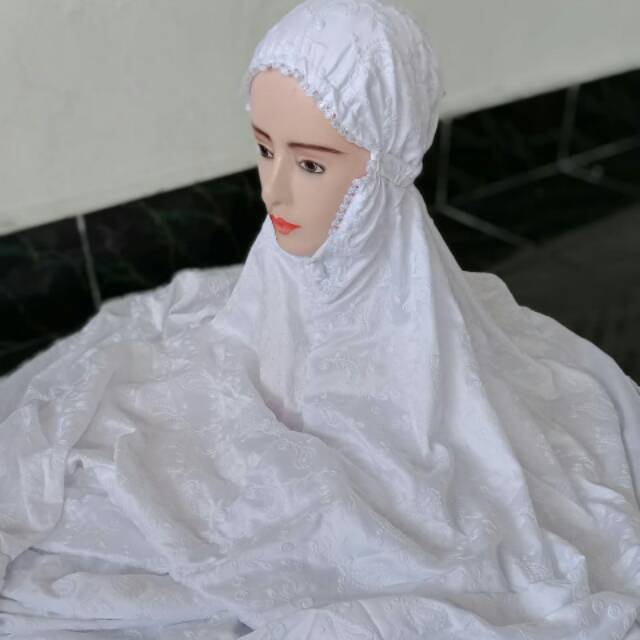 Mukena Terusan Sutra Jepang Putih Renda Kecil