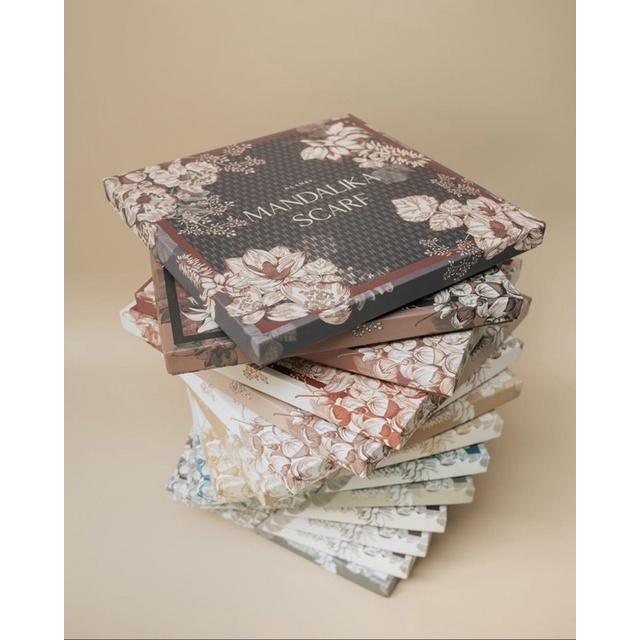 Mandalika Scarf Wearing Klamby