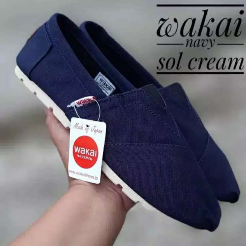 sepatu wakai slip on navy unisex size 36-43