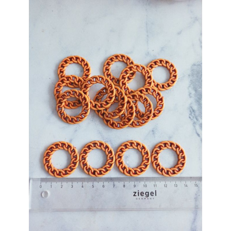 mote kayu bulat rantai