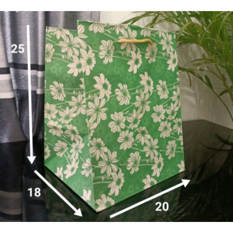 

Paperbag motif bunga uk. 20x10x25