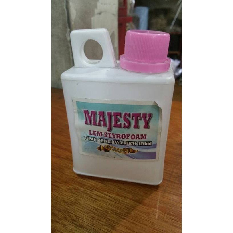 

UKRION-LEM GABUS STYROFOAM CAIR SERBAGUNA MERK MAJESTY (0.5 LITER)-ck