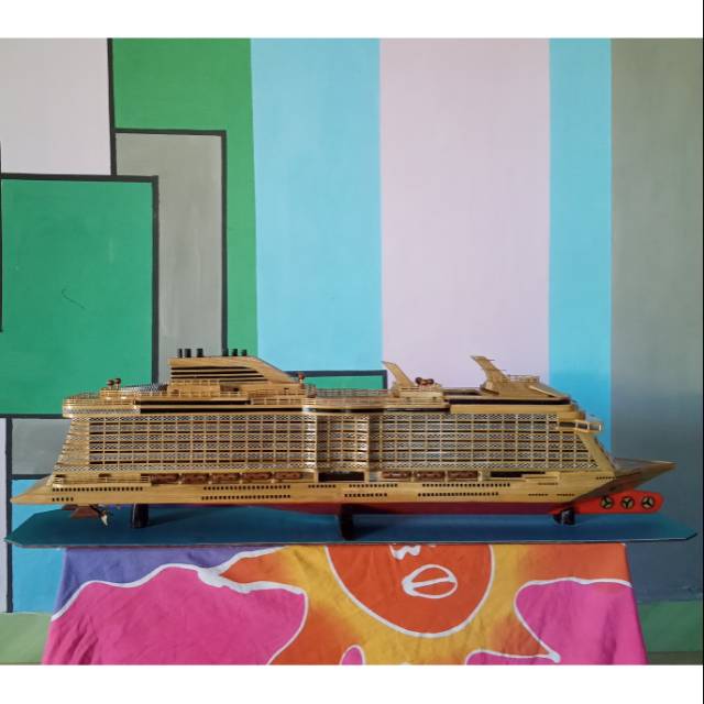 Miniatur kapal pesiar Royal Princess